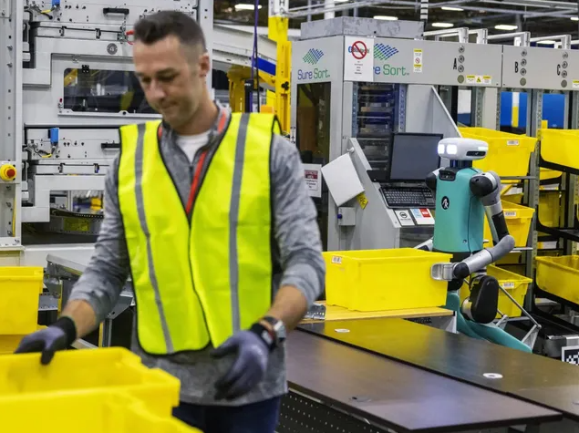 Los nuevos robots de almacén de Amazon le van a acabar costando 3 euros la hora y eso no ayuda a calmar el miedo de los empleados a ser sustituidos
