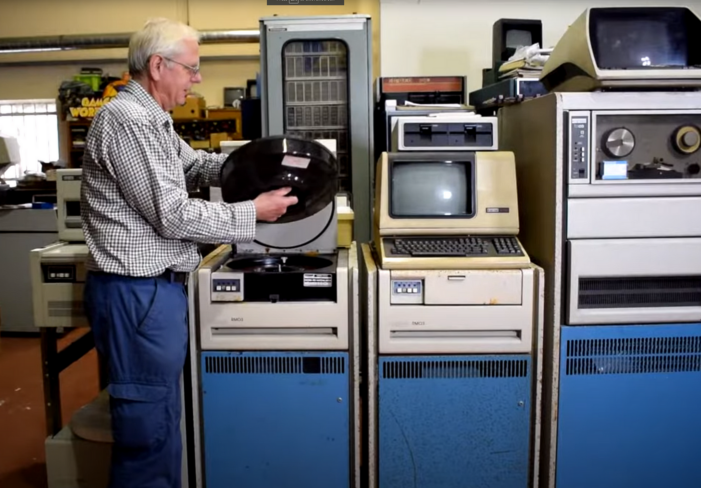 Un leguaje de programacion cumple 65 años, paga mas de 2500 dolares por mes y es el mas usado en los mainframes del mundo